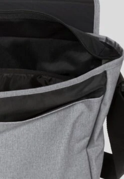 Eastpak Core Colors/Authentic - Schoudertas - Sunday Grey -Eastpak Travel Goedkope Winkel bb5b6cba39ab4deaa9fe78fd6600ad69